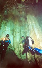 В сталактитовой пещере канделябров
